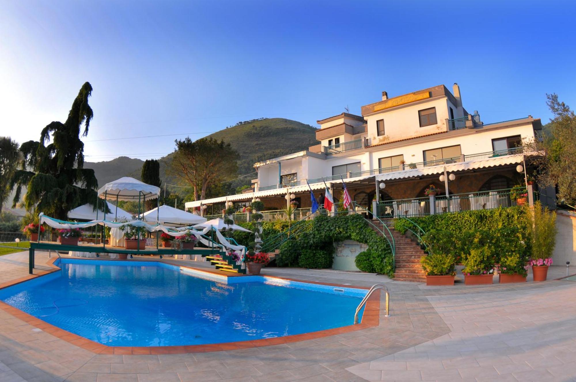 Hotel Diecimare Cava deʼ Tirreni Екстериор снимка