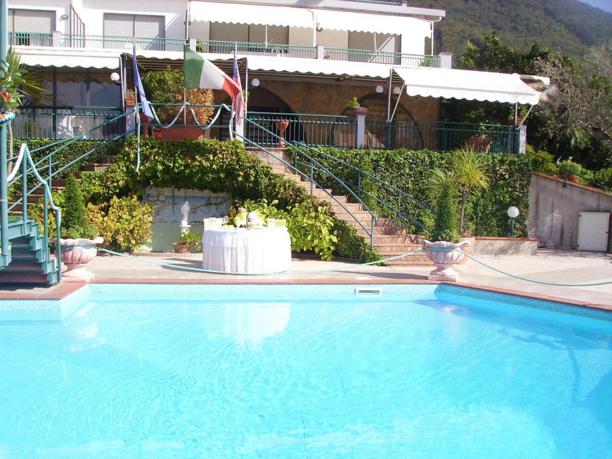 Hotel Diecimare Cava deʼ Tirreni Екстериор снимка