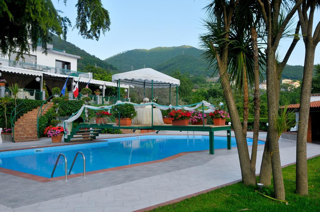 Hotel Diecimare Cava deʼ Tirreni Екстериор снимка