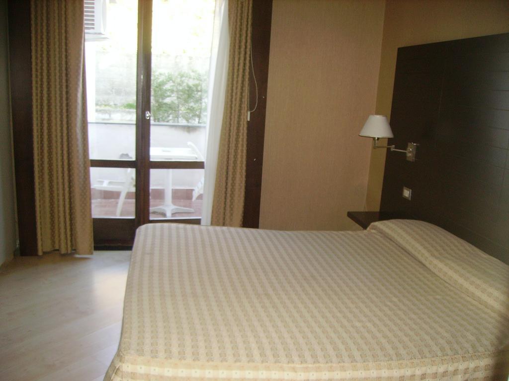 Hotel Diecimare Cava deʼ Tirreni Екстериор снимка