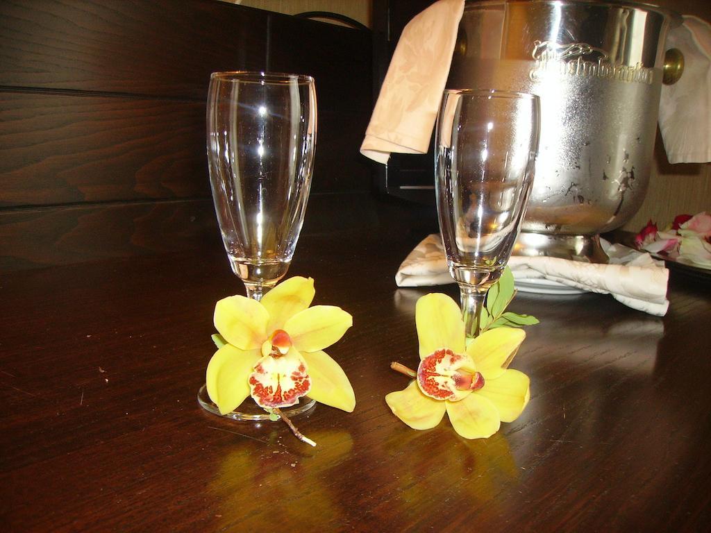 Hotel Diecimare Cava deʼ Tirreni Екстериор снимка