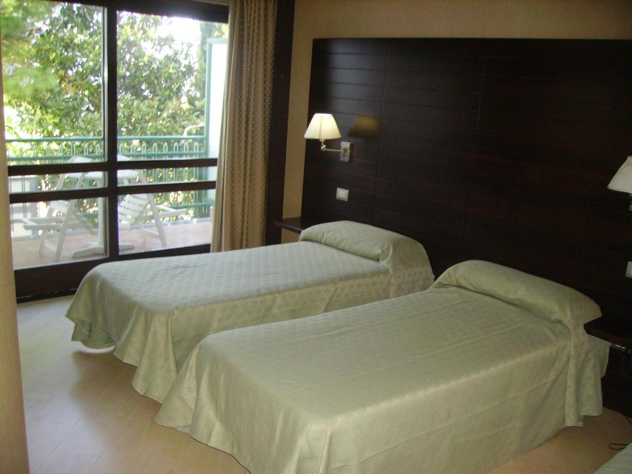 Hotel Diecimare Cava deʼ Tirreni Екстериор снимка