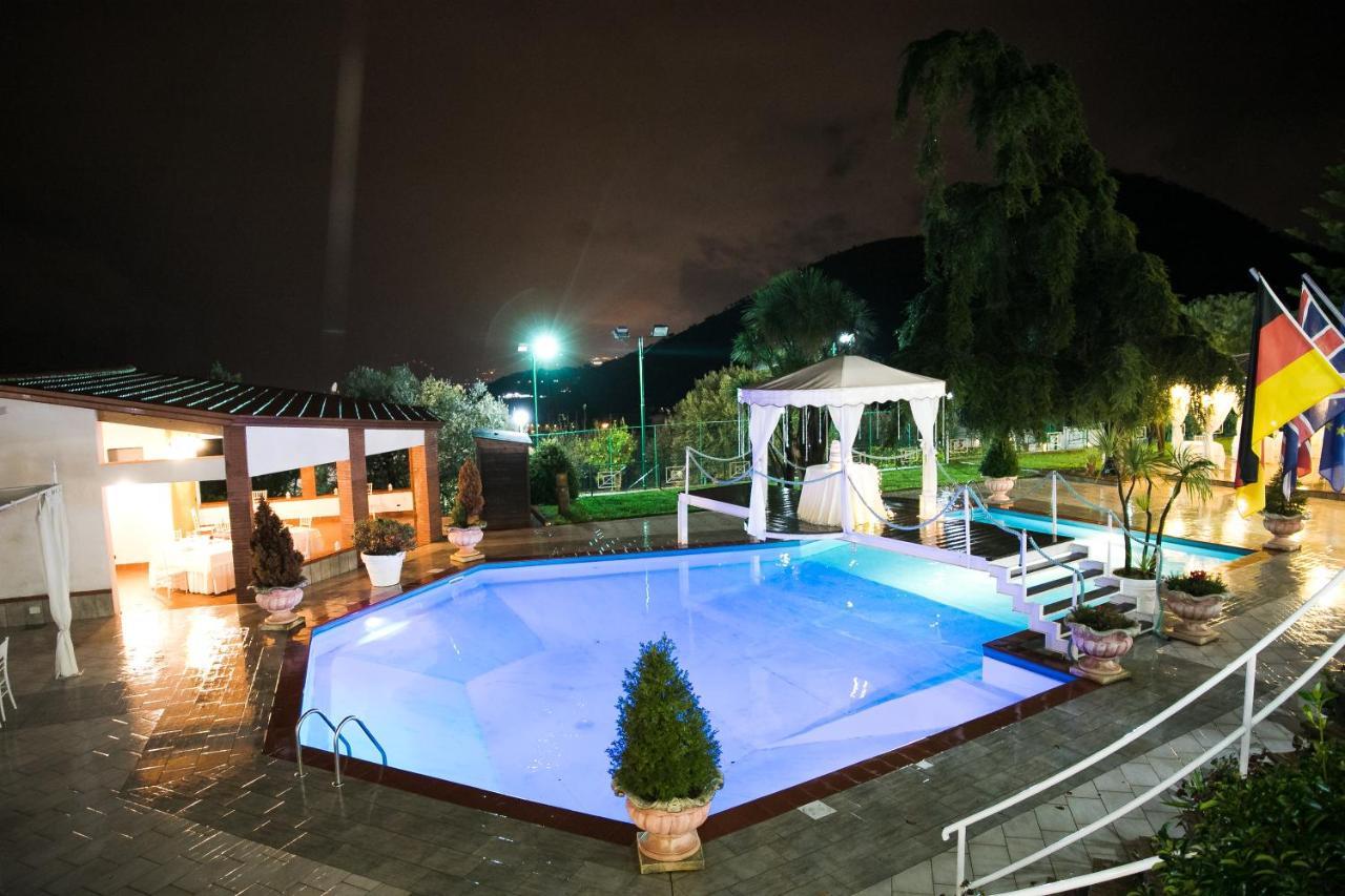 Hotel Diecimare Cava deʼ Tirreni Екстериор снимка